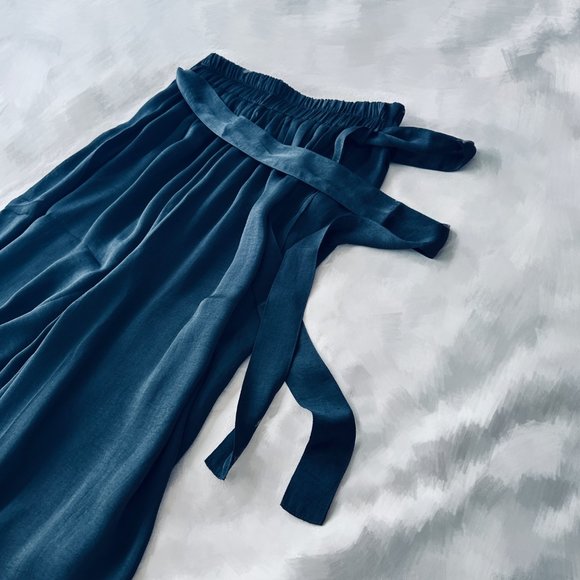 🌟 Flowy Black Pants with Silk-Like Texture 🌟 - Picture 8 of 9